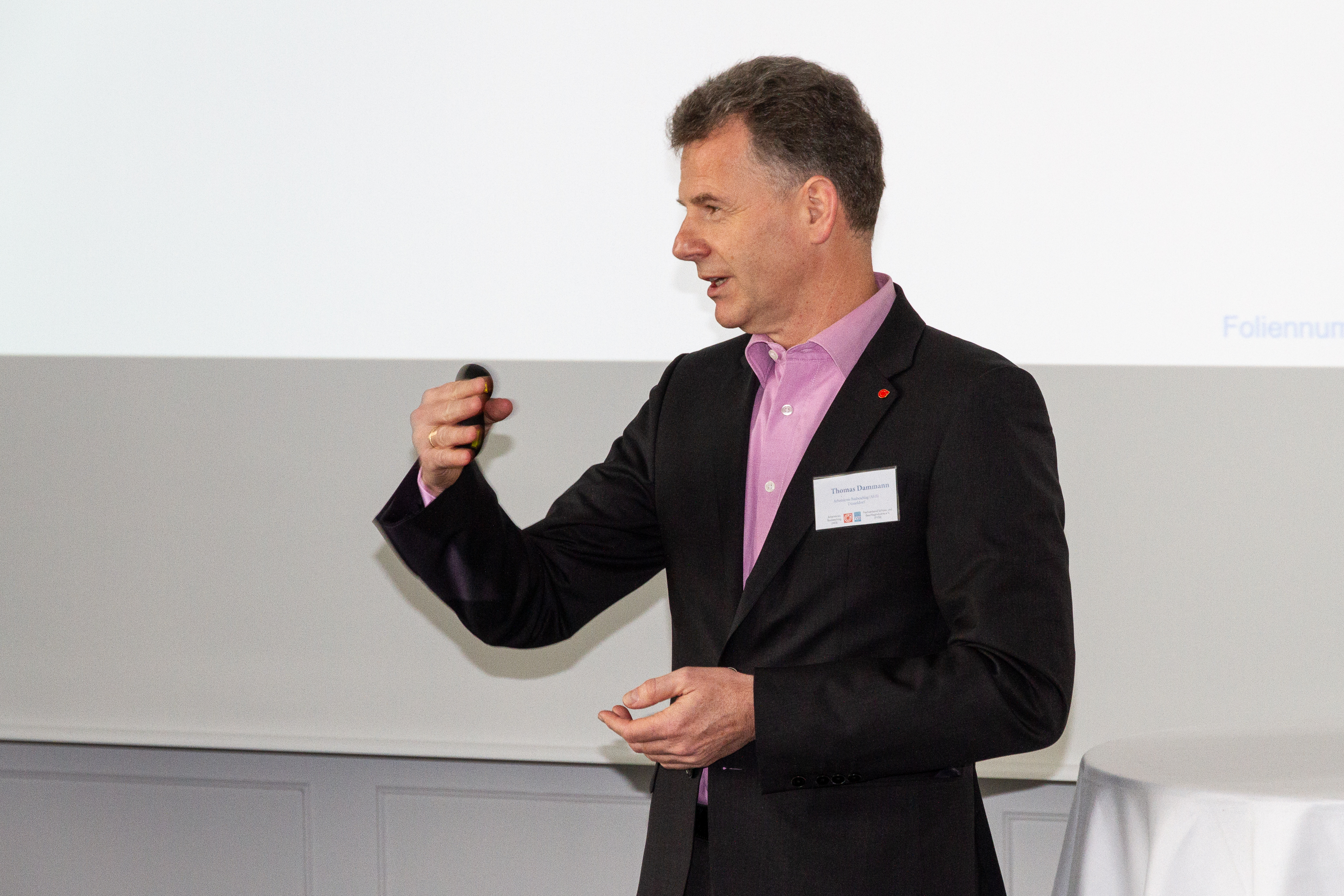 Ständig Konferenz 2021 - Thomas Dammann Thomas Dammann, Hauptgeschäftsführer des ZHH, zeichnete ein positives Stimmungsbild des Baubeschlagfachhandels auf.