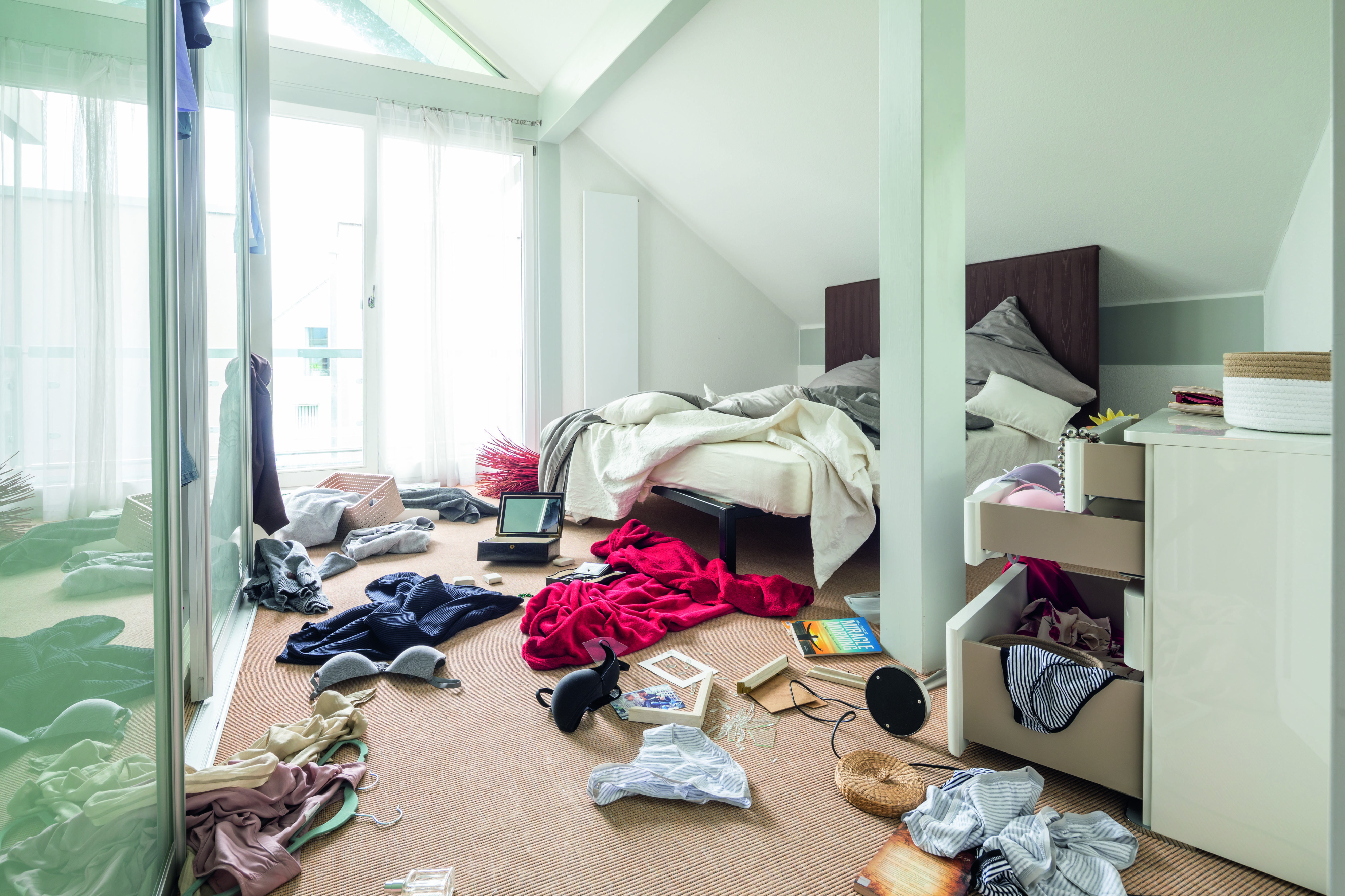 Die Zahl des bundesweit verübten Wohnungseinbruchdiebstahls im Jahr 2023 lag bei insgesamt 77.819 Fällen. Im Vergleich zum Jahr 2022 bedeutet dies ein Plus von 11.911 Fällen und eine Steigerung um 18,1 Prozent.