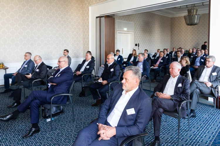Ständig Konferenz 2021 - Teilnehmer Rund 60 Vertreter der Schloss- und Beschlagindustrie sowie des Baubeschlagfachhandels trafen sich zur 59. Ständigen Konferenz in Bremen.