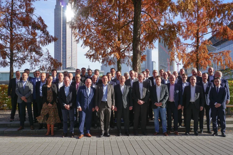 Am 14. November 2019 trafen sich rund 60 Ver­treter der Schloss- und Beschlagindustrie sowie des Baubeschlagfachhandels zur jährlich statt­findenden Ständigen Konferenz in Frank­furt a. M. 