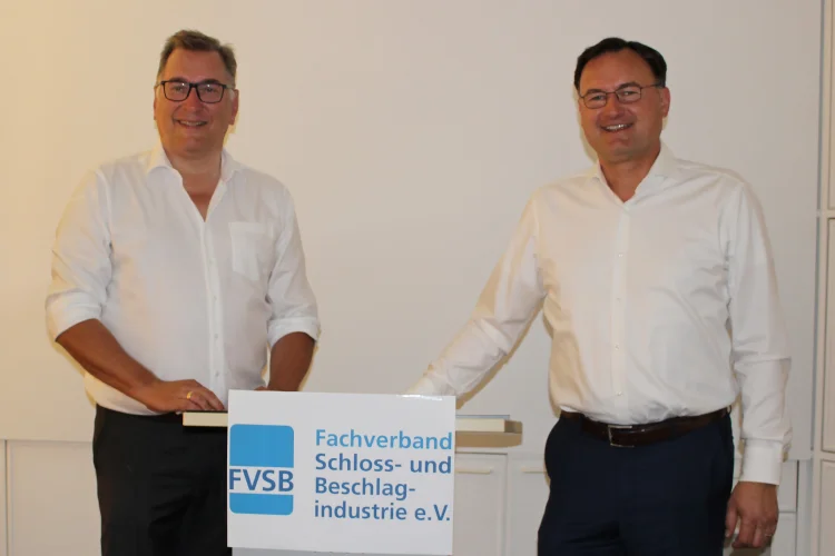 FVSB JMV 2022 - Stephan Schmidt und Karl Kristian Woelm FVSB-Geschäftsfüherer Stephan Schmidt (l.) und Vorstandsvorsitzender Karl Kristian Woelm bei der hybriden Jahresmitgliederversammlung 2022.