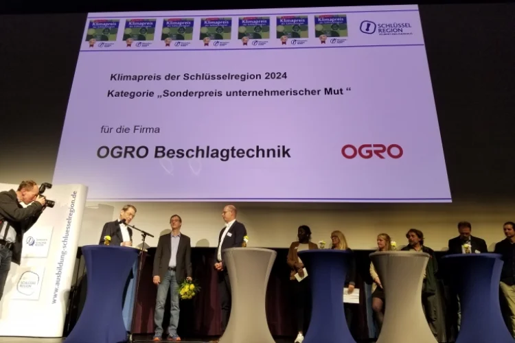 Ogro-Geschäftsführer Volker Kirchberg (4.v.l.) nahm mit Freude den